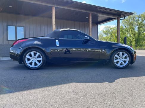 Used 2005 Nissan 350Z RWD image 13