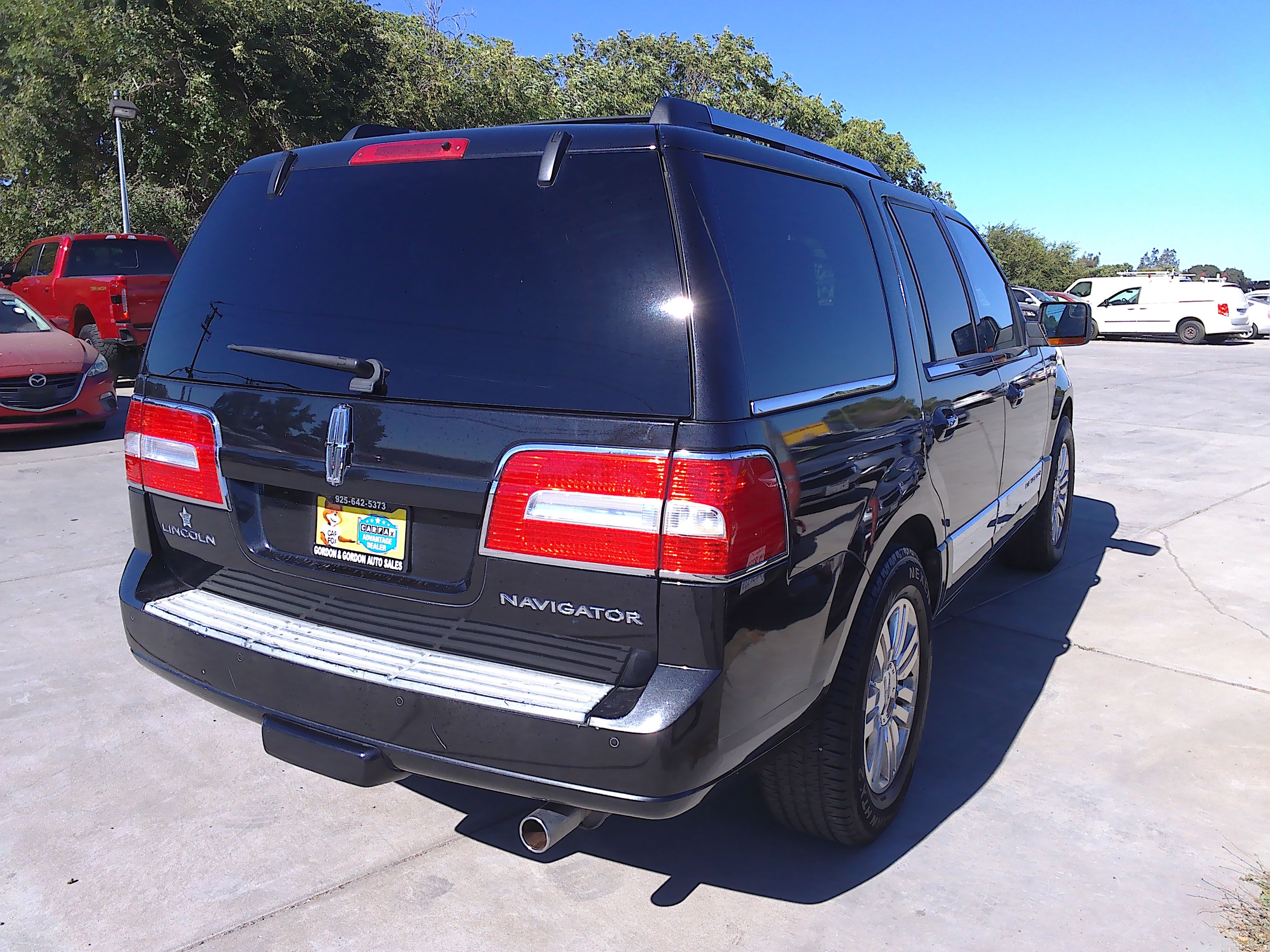 Used 2012 Lincoln Navigator 4WD image 4