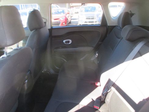 Used 2017 Kia Soul ! image 8