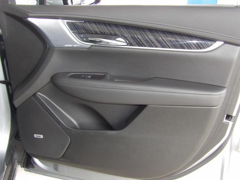 Used 2025 Cadillac XT6 Premium Luxury image 30