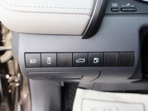 Used 2018 Toyota Camry XLE image 20