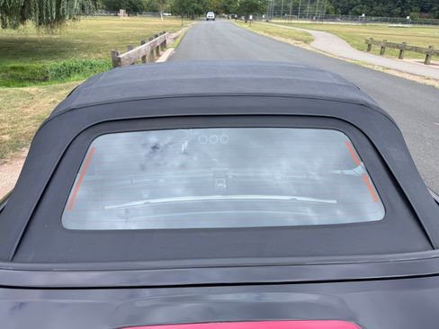 Used 2000 Toyota MR2 Spyder image 36