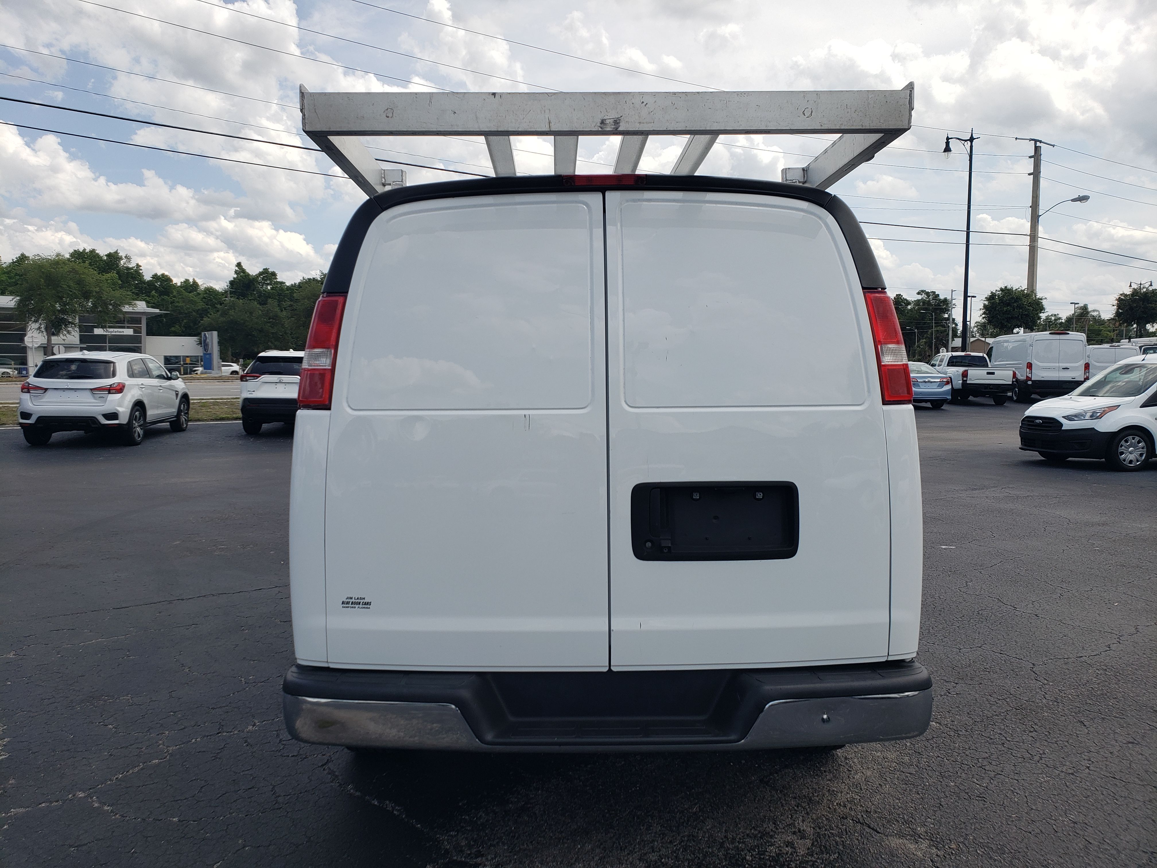 Used 2022 Chevrolet Express 3500 Extended RWD image 4