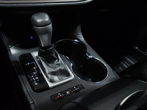 Used 2018 Toyota Highlander Limited image 27