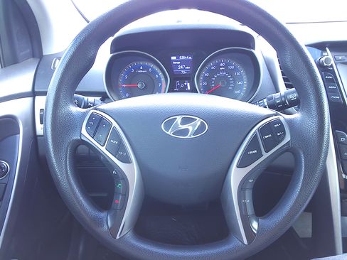 Used 2017 Hyundai Elantra GT image 25