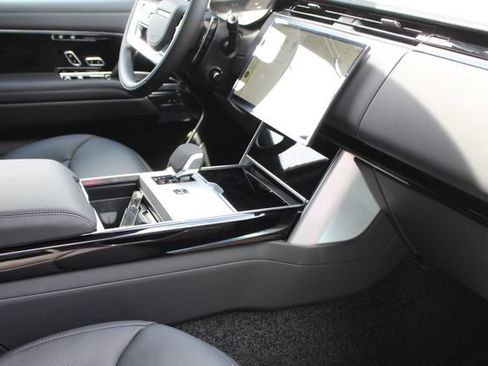 New 2025 Land Rover Range Rover SE image 24