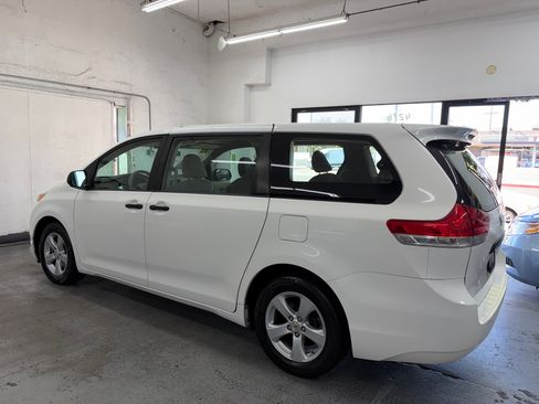 Used 2011 Toyota Sienna UNAVAIL FWD image 4