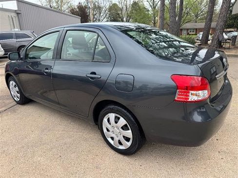 Used 2012 Toyota Yaris image 2