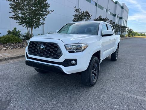 Used 2023 Toyota Tacoma Double Cab SR5 RWD image 3