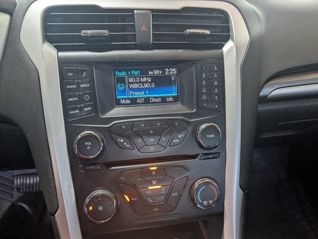 Used 2014 Ford Fusion SE FWD image 11