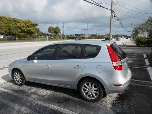 Used 2009 Hyundai Elantra Touring image 3