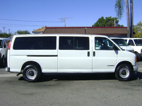 Used 1998 GMC Savana 3500 image 2
