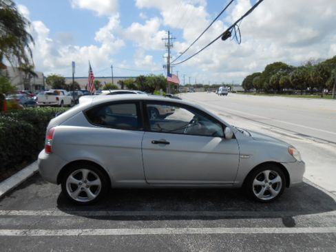 Used 2008 Hyundai Accent SE Hatchback FWD image 5