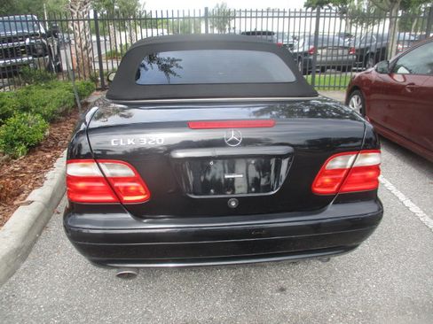 Used 2001 Mercedes-Benz CLK 320 image 6