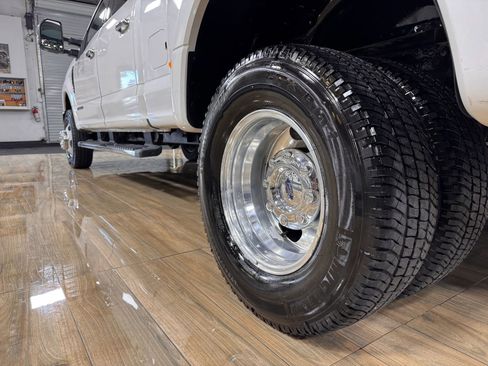 Used 2017 Ford F350 Lariat image 10