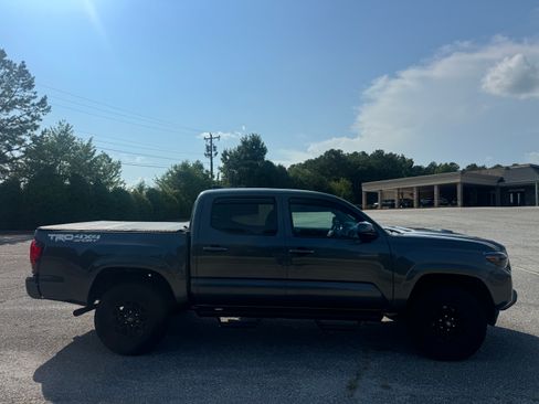 Used 2021 Toyota Tacoma 4x4 Double Cab image 3
