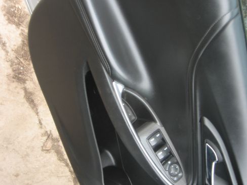 Used 2017 Chevrolet Malibu LT image 8