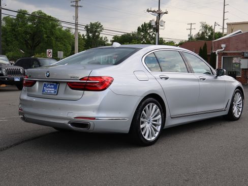 Used 2019 BMW 740i xDrive UNAVAIL AWD/4WD image 8