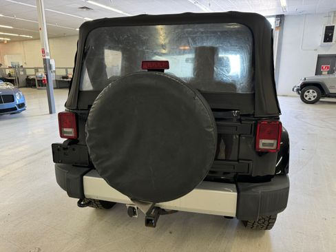 Used 2014 Jeep Wrangler Sahara image 3
