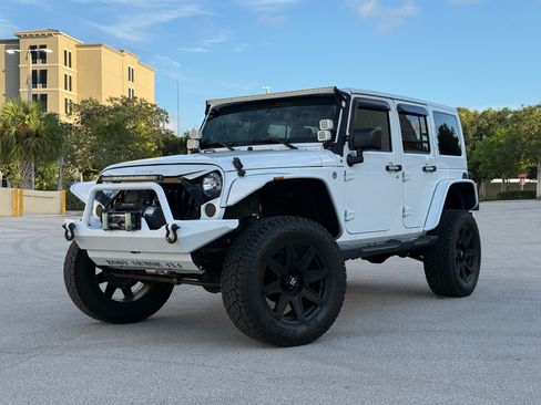 Used 2015 Jeep Wrangler 4WD Unlimited Sahara image 1