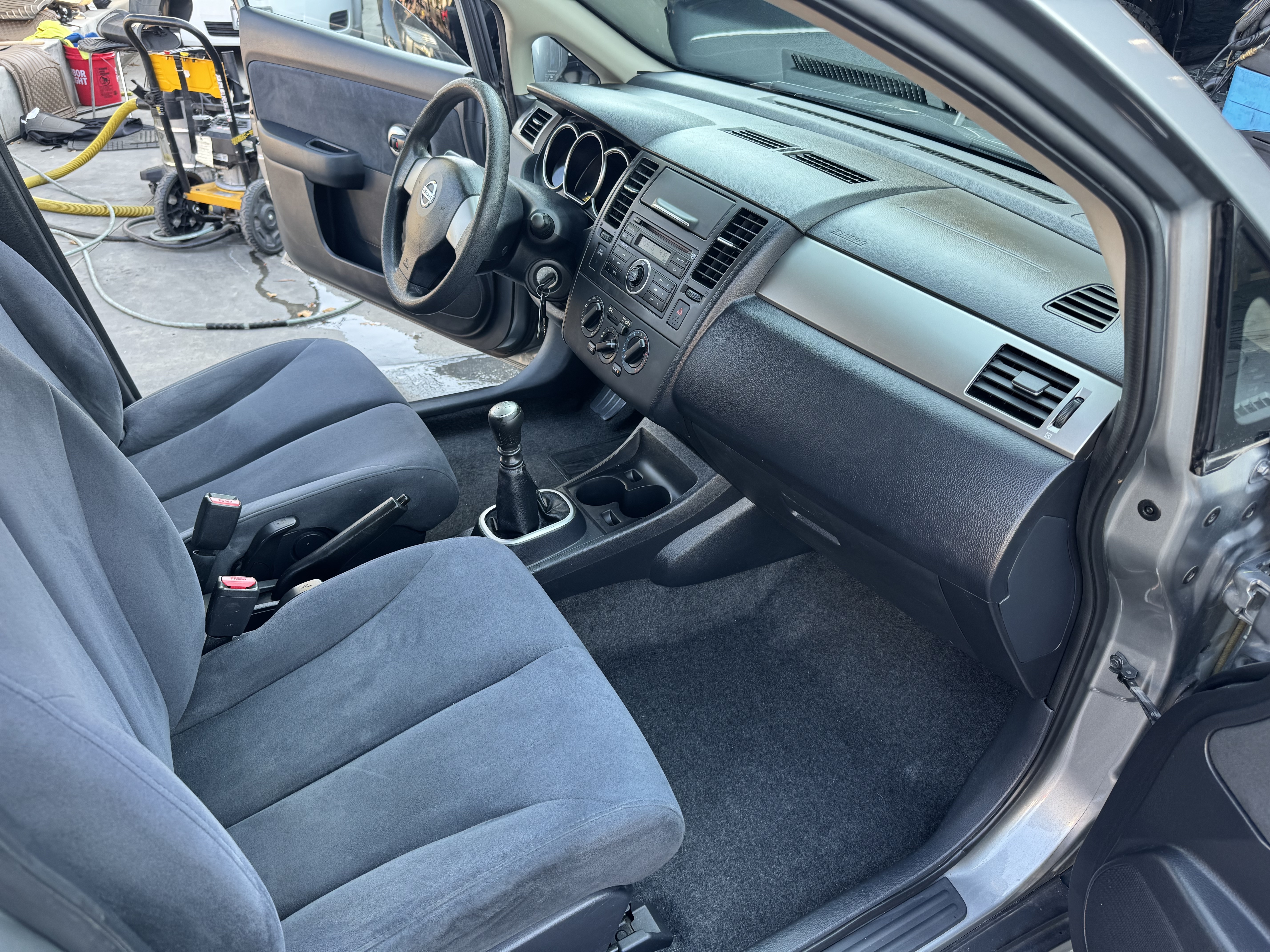 Used 2007 Nissan Versa S FWD image 28