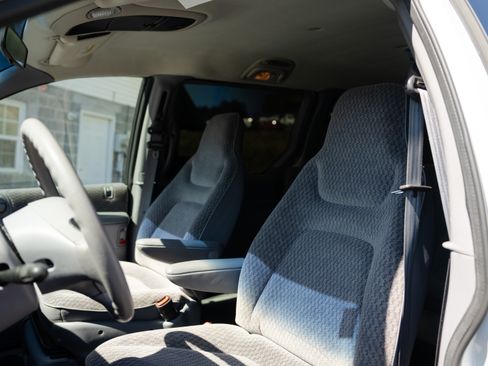 Used 1998 Plymouth Grand Voyager SE image 9