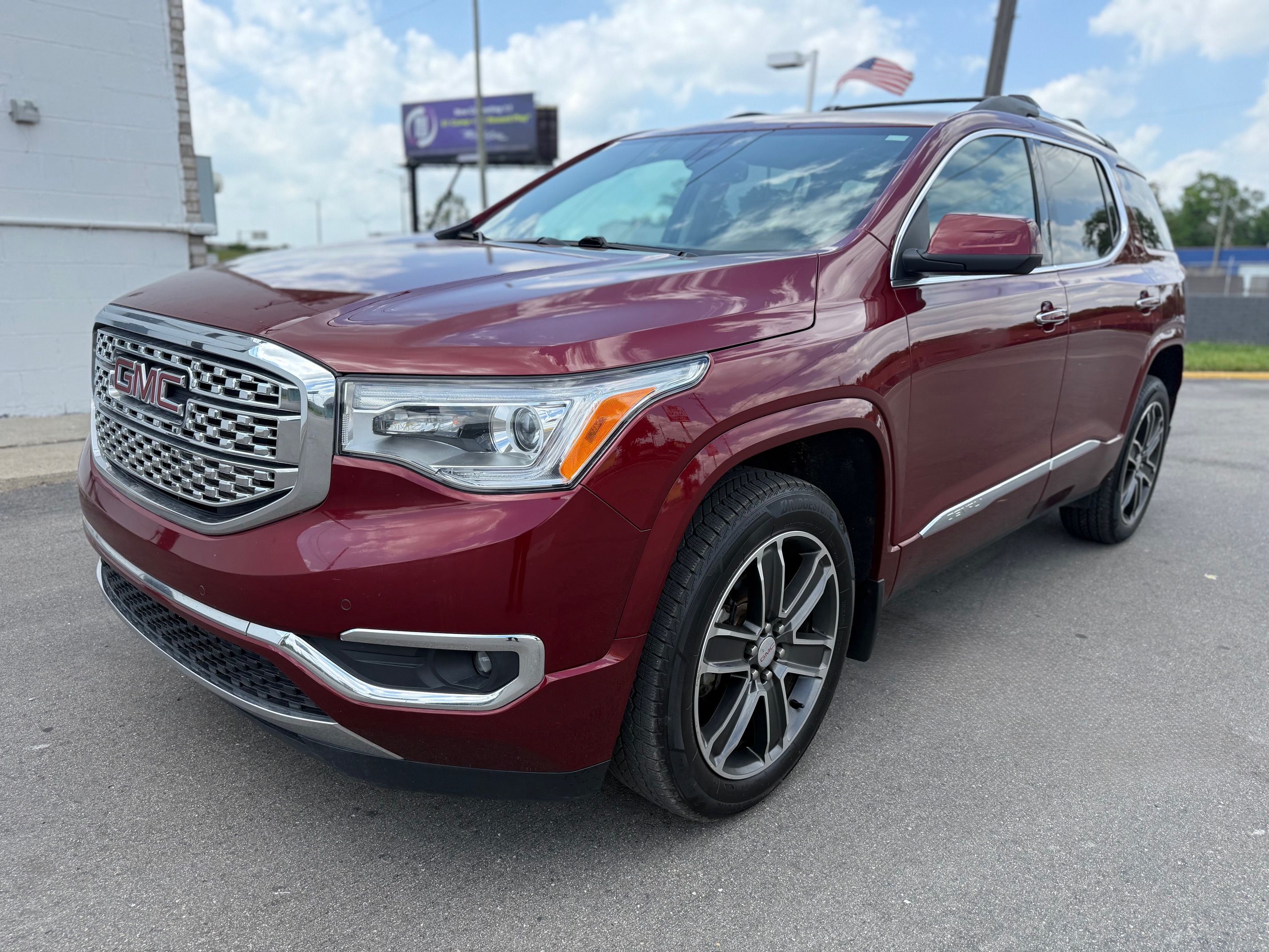 Used 2018 GMC Acadia AWD Denali image 3