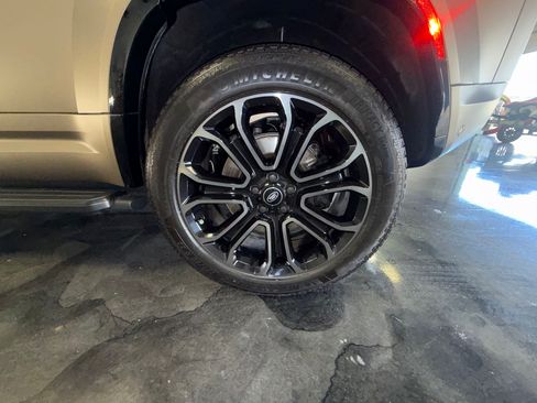 Used 2025 Land Rover Defender 110 OCTA image 42