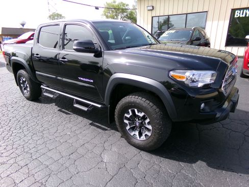 Used 2017 Toyota Tacoma 4x4 Double Cab TRD Off-Road image 7