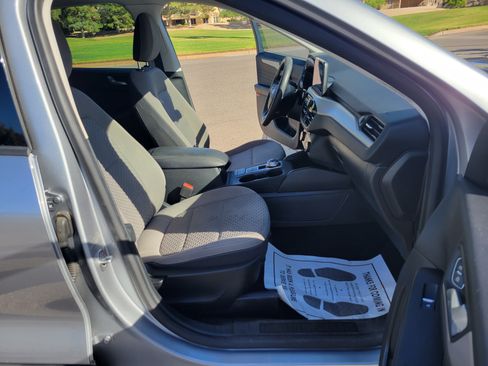 Used 2021 Ford Escape SE image 19