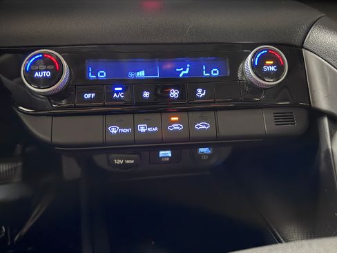 Used 2023 Hyundai Elantra SEL image 11