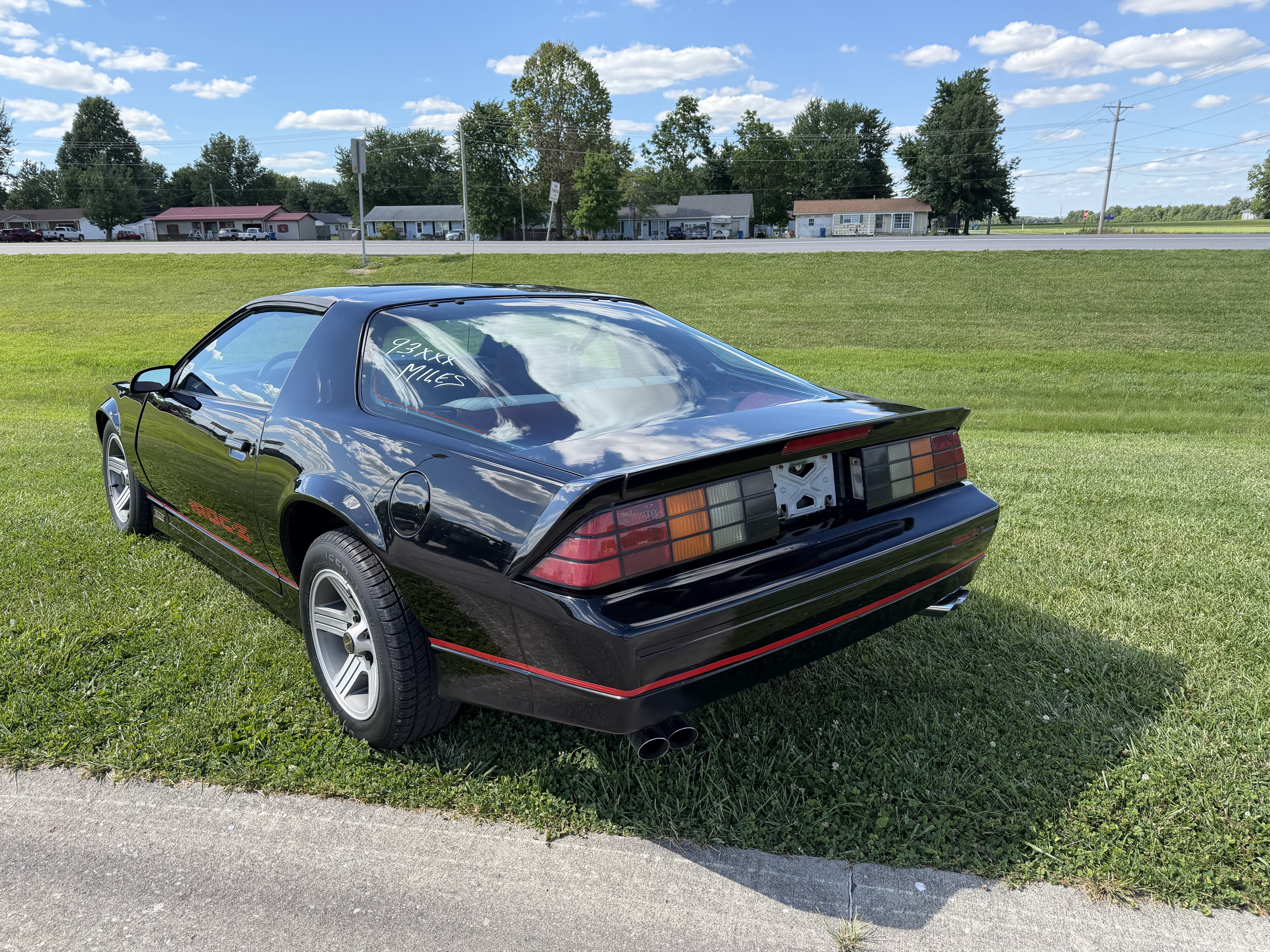 Used 1989 Chevrolet Camaro IROC-Z RWD image 3