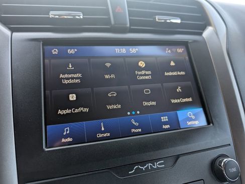 Used 2020 Ford Fusion SE image 11