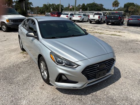 Used 2018 Hyundai Sonata SE FWD image 2