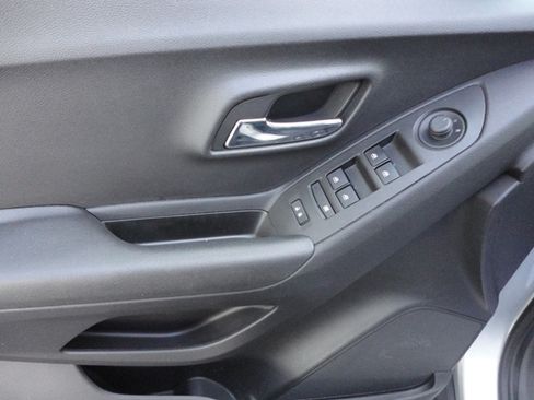 Used 2020 Chevrolet Trax LS image 16