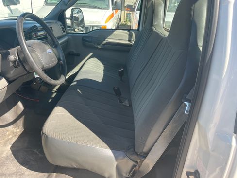 Used 2003 Ford F350 image 10