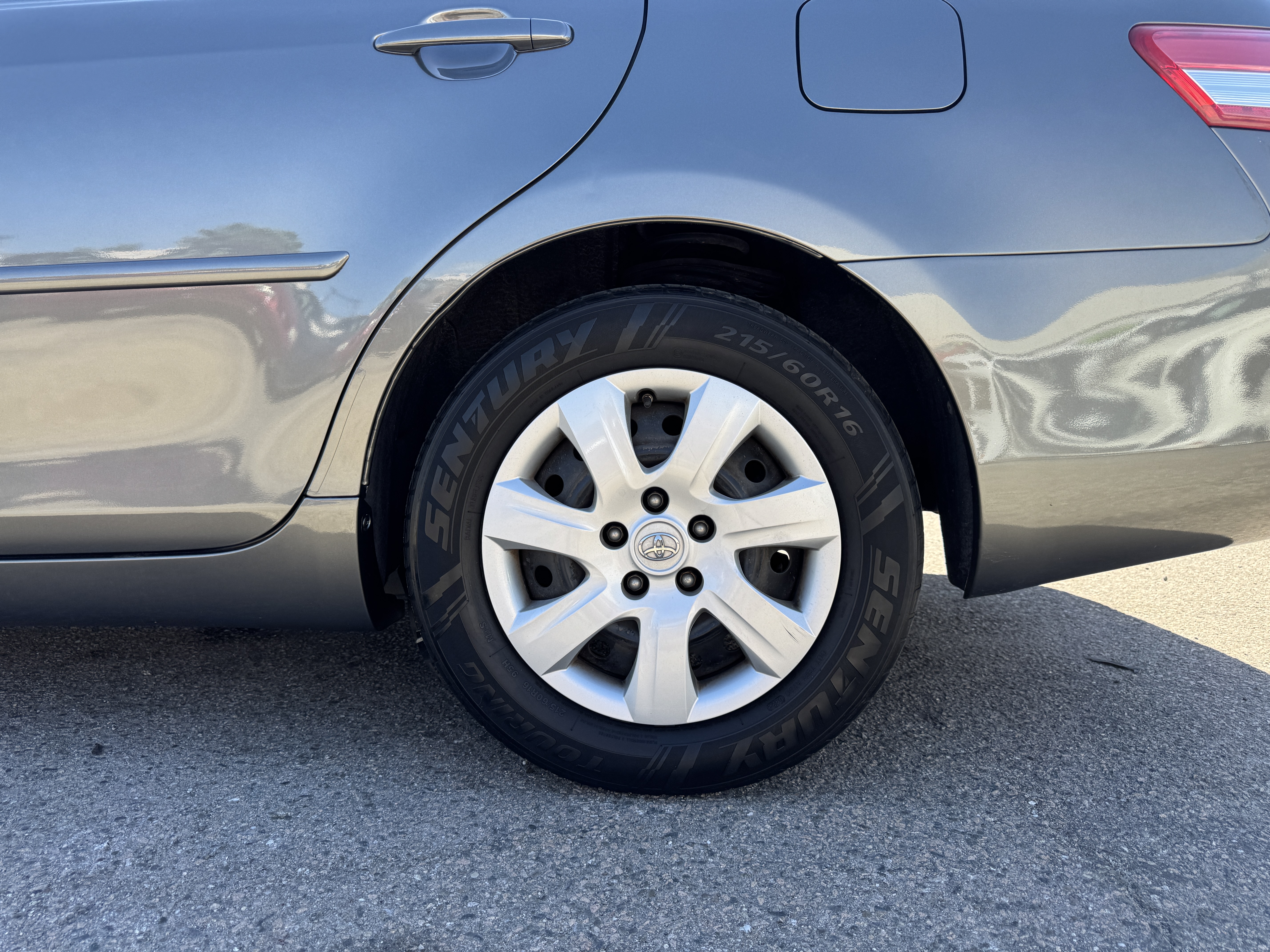 Used 2011 Toyota Camry LE FWD image 15
