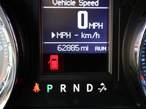 Used 2016 Chrysler Town & Country Touring image 27