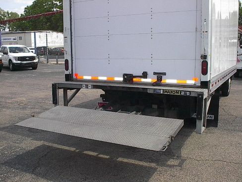 Used 2019 Isuzu NPR RWD image 7