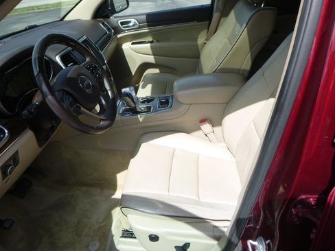 Used 2018 Jeep Grand Cherokee 4WD Overland image 16