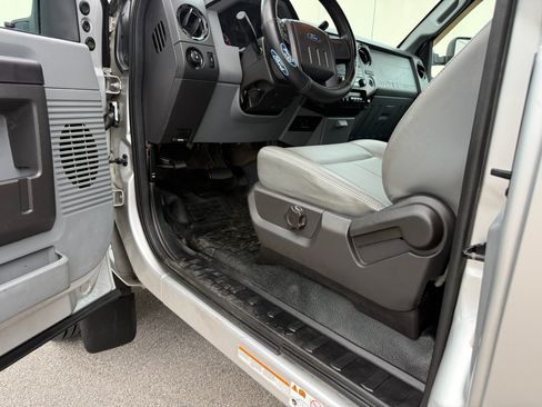 Used 2012 Ford F550 image 67