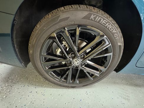 Used 2025 Toyota Camry Hybrid AWD/4WD image 22