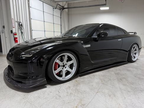 Used 2009 Nissan GT-R Premium AWD/4WD image 10