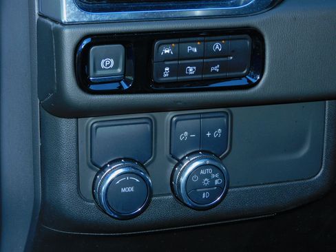 Used 2025 GMC Yukon Denali image 31