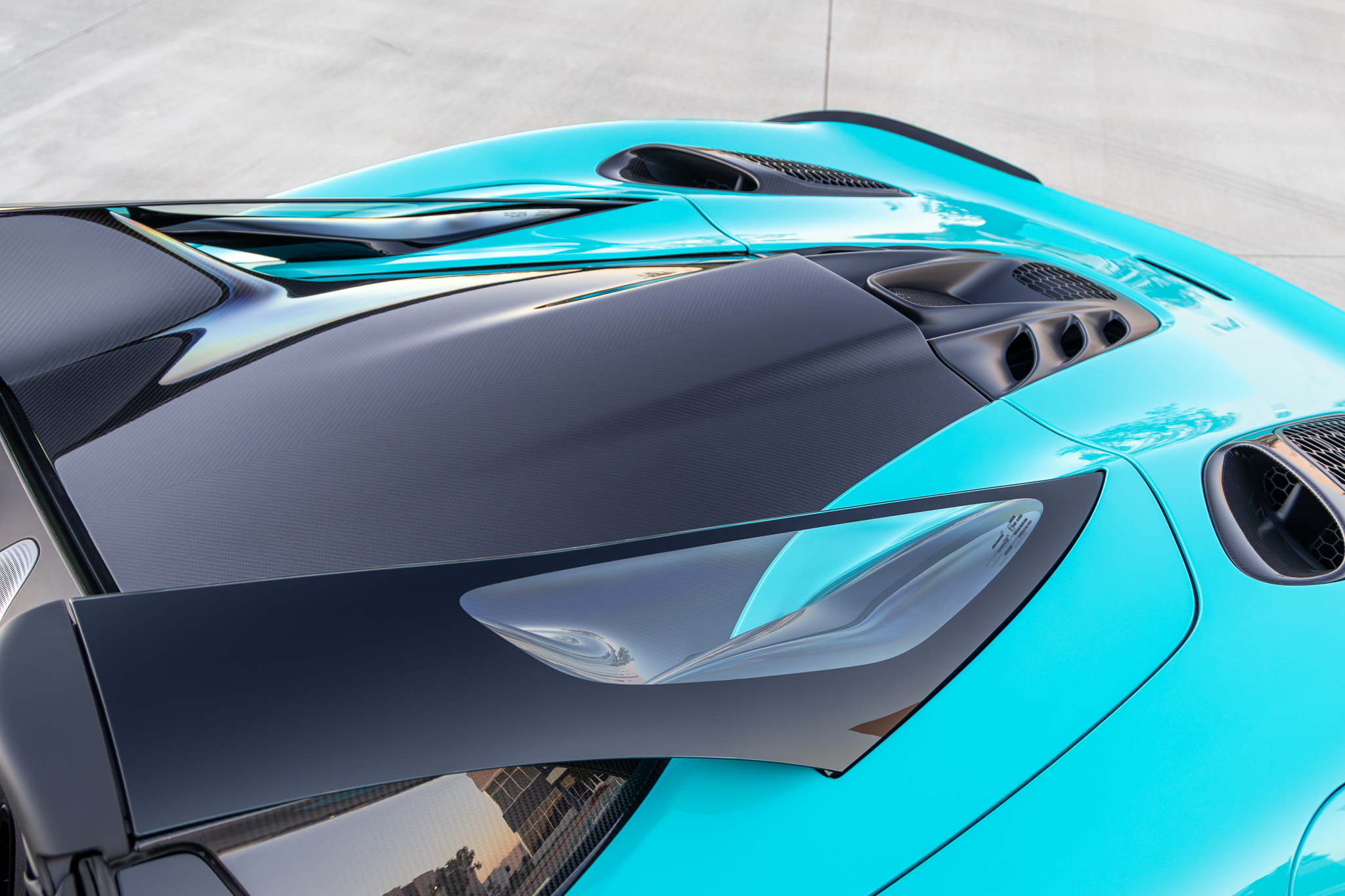 Used 2025 McLaren Artura Spider RWD image 19