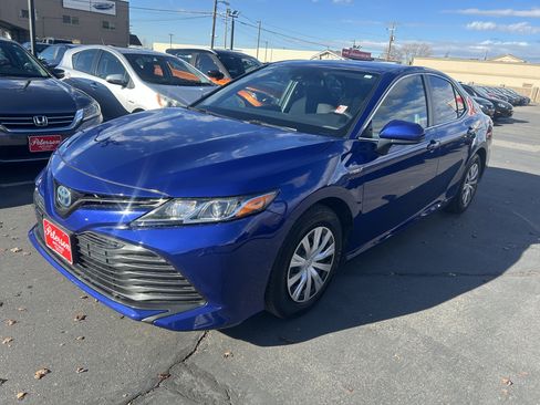 Used 2018 Toyota Camry LE image 18
