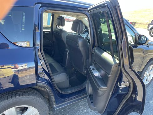 Used 2017 Jeep Compass Latitude image 12