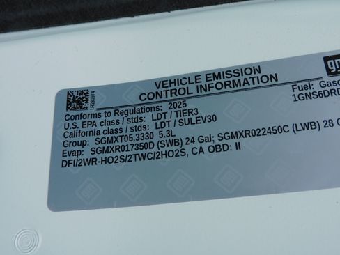 Used 2025 Chevrolet Suburban 4WD Z71 image 33