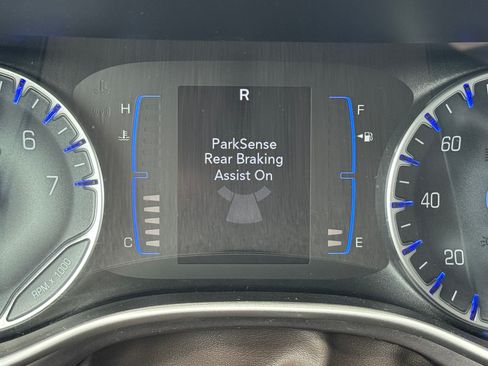 Used 2018 Chrysler Pacifica Touring-L image 21