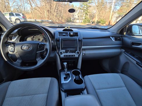 Used 2012 Toyota Camry image 16